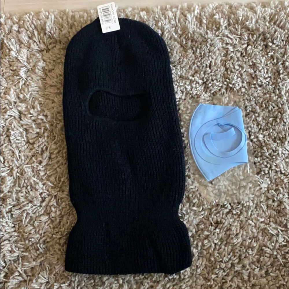 One while ski mask with free mask